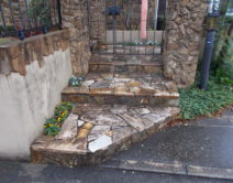 石面・アプローチ・外柵のバイオ高圧洗浄施工邸のBefore（施工前）の様子